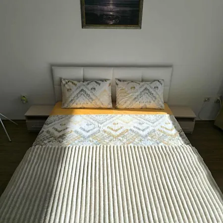 Royal Towers Mountain View Apartment
